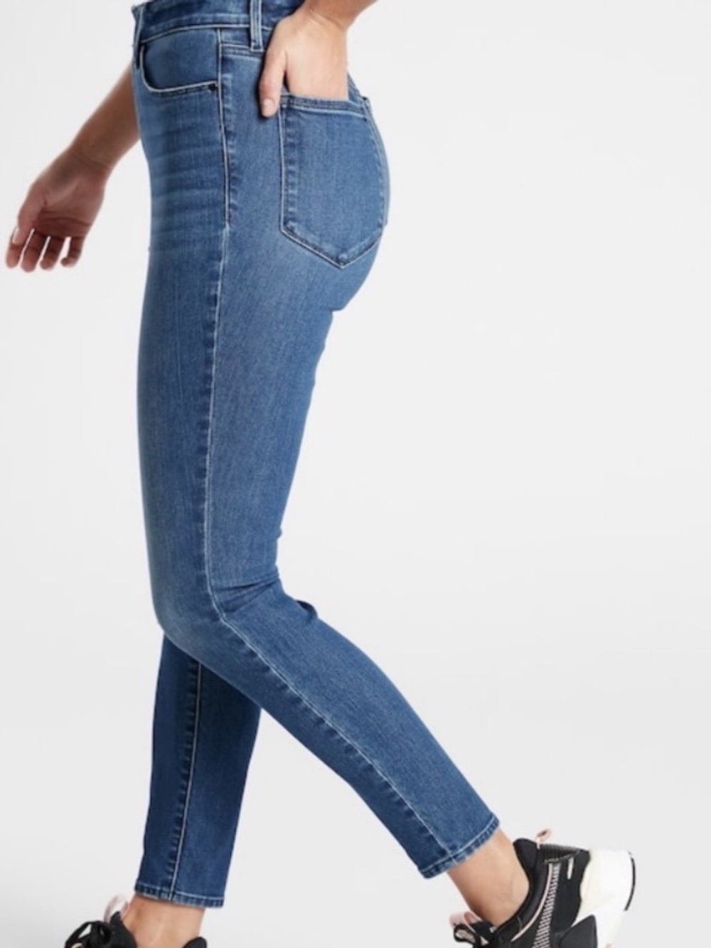 Women’s Athleta Sculptek Ultra Skinny Jean in True Blue Size 10